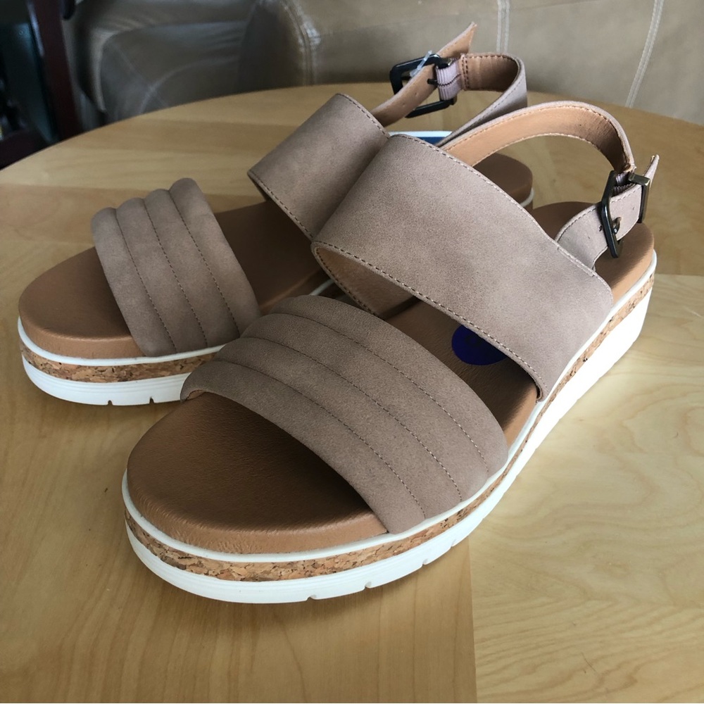 Adrienne Vittadini NEW IN BOX Parlan sandals TAUPE cork wedge